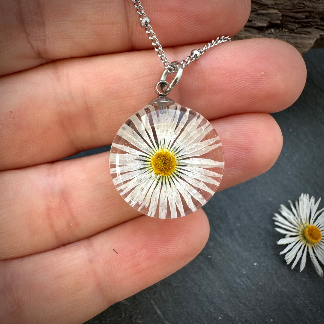 Halskette mit echtem Gänseblümchen