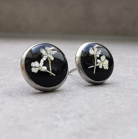 Stud earrings with flowers of the 